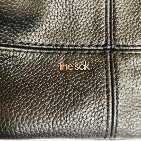 The Sak Black Leather Messenger Bag Sleek and Versatile, Excellent Condition - Picture 2 of 8